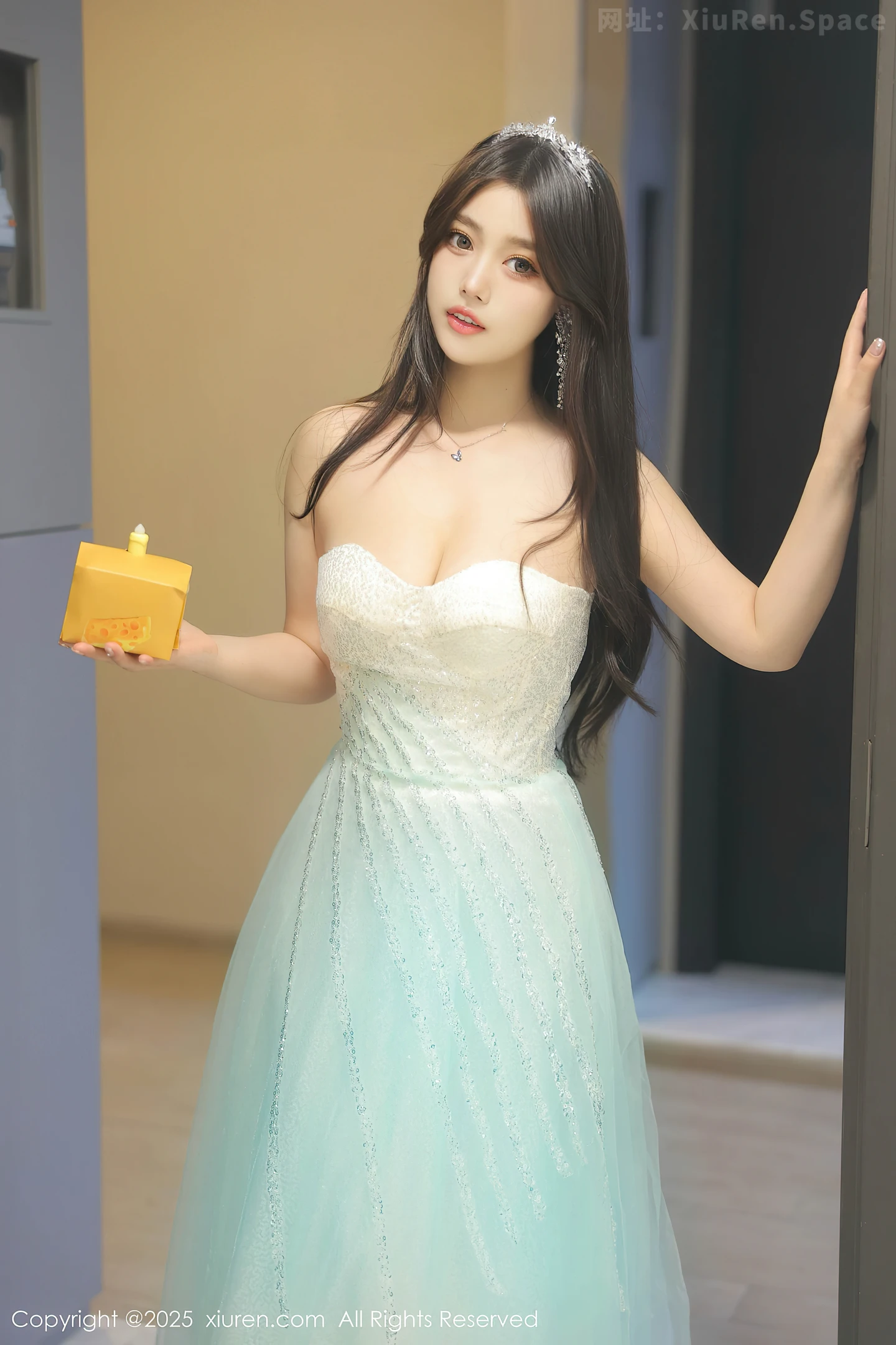 图片[4]-[XiuRen秀人网] VOL.10222 模特蛋蛋宝性感紫色蕾丝内衣配超薄丝袜秀丰满身材撩人诱惑写真78P-秀人网官方网站